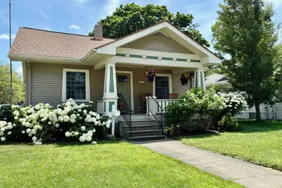 Image de Lincoln 2 -Near Lake Michigan, Dog Friendly, spacious, Ev charger, Great House