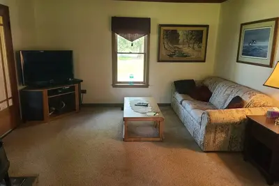 Image de Harsens Island Farm House on 10 Wooded Acres Adjacent to Pond