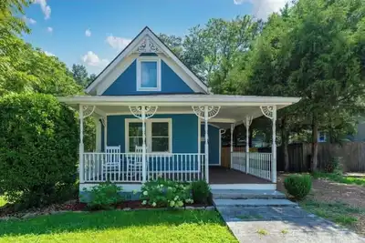 Image de Family And Pet Friendly Bungalow, Kids Corner, Gated Yard And Fire Pit