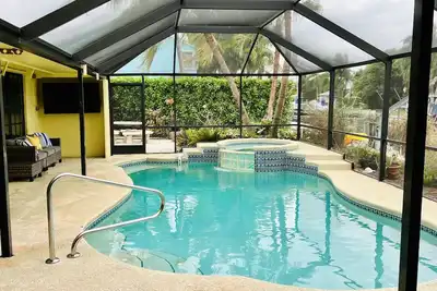 Image de Jupiter Island Beaches, Waterfront Home, Ocean Access, Pool & Boat Dock.