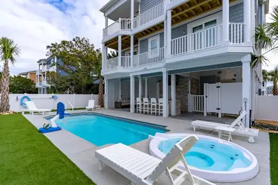 Image de Heels in the Sand at Ocean Isle beach, Custom home with Heated Pool and Elevator