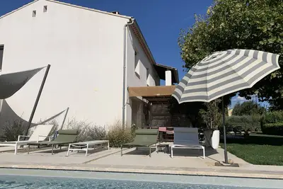 Image de Villa contemporaine climatisée avec piscine chauffée