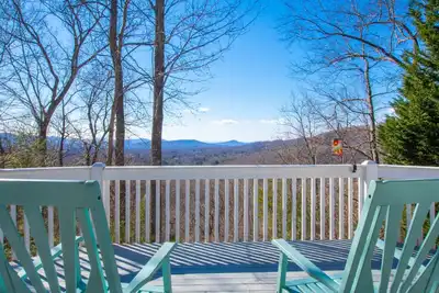 Image de 3 Deer Cabin - Fireplace - Mountain View