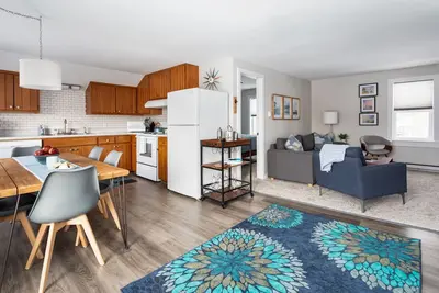 Image de Beautifully Renovated 2 bedroom, 1 bath charmer