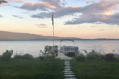 Image de Waterfront Lake George Home