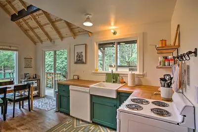 Image de Riverfront 'South Fork Cabin' close to Stevens Pass, dog friendly!