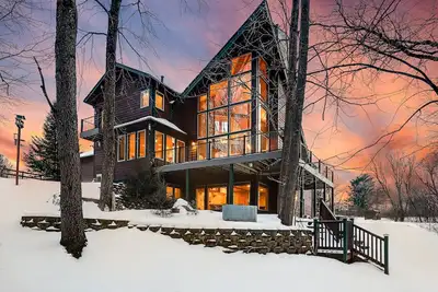 Image de Luxury 4bd/3ba Custom Home-12 Acres - Sauna, Jet Tub, Theater, 3 Gas Fireplaces