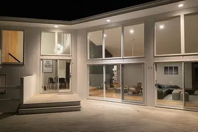 Image de Newly Remodeled - Walking Distance from Beach