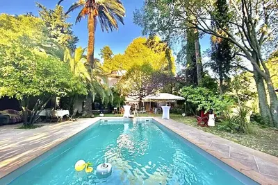 Image de Bastide Provençale dans écrin de verdure<br>Une oasis sans vis à vis - tout à pied