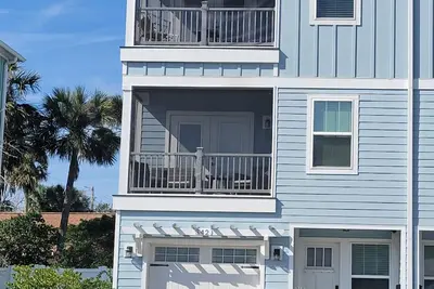 Image de Luxury 3 Bdrm Townhouse Steps to the beach and short drive down A1a to Tpc