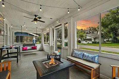 Image de 1\/2 to Downtown~FirePit~Cozy Screen Porch~Historic