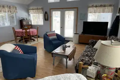 Image de Lake Cabin with Dock, Deck and Beach on Long Lake