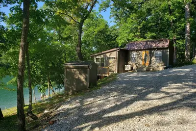 Image de Hoot Owl Cabins -Incredible Lakefront Cabin Plus a 2nd Tiny Home