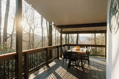 Image de Wooded Wanderlust Cabin | Chic & Cozy Retreat | Pets Ok