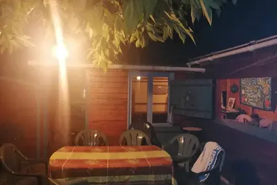 Image de Terrain de camping 1200m avec roulotte, chalet, cuisine aménagée à 50m de la mer