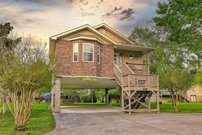 Image de River Access Cottage, 1-Mile Parkway, Fast WiFi, Gas Fireplace, Trailer Friendly