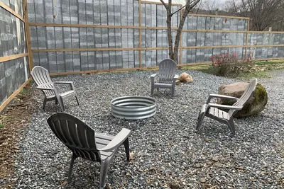 Image de Remodeled French Country Style Cottage Close to Hiking Trails and Hot Springs