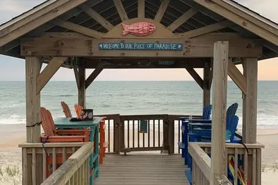 Image de Beachfront 2 Bedroom Home - New Listing