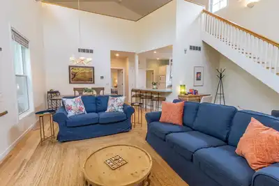 Image de Upgraded 3 Bed + Loft Beach House in Beachwalk Resort near Lake Michigan