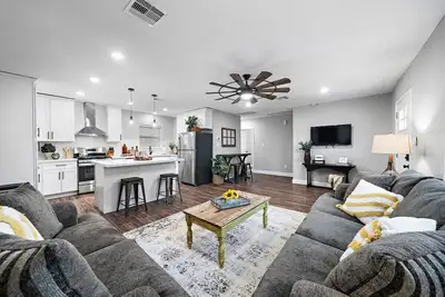 Image de Arcade Covered Patio Sleep 10 3 Bedroom 2 Bath Game Room