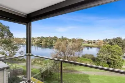 Image de Riviera Lakeside Getaway with Stunning Water Views