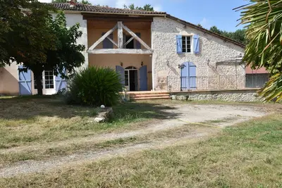 Image de Domaine, jolie ferme 180m2 4 chambre avec sdd, piscine, bois et lac privé, pêche