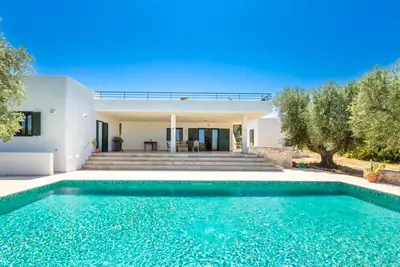 Image de Spacious pool villa with sweeping sea views in extensive olive grove