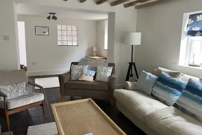 Spacious period cottage walking distance to shop, cafe and pub