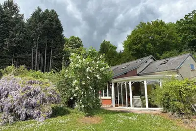 Image de Maison de campagne à proximité de sentiers de randonnées forestières
