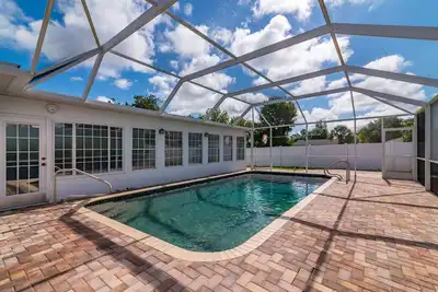 Image de Spacious Remodeled Monthly Rental House with a Pool