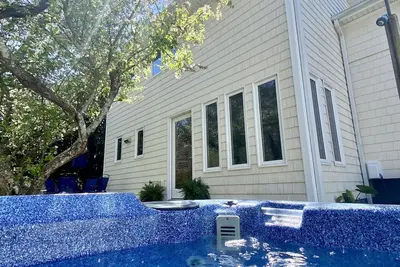 Image de Cozy Beaufort Home with Hot Tub and Boat Driveway