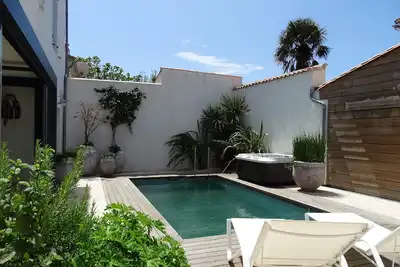 Image de Villa Clos Neraud avec piscine et spa