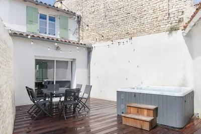 Image de Le Patio Maison De Village Avec Jaccuzzi