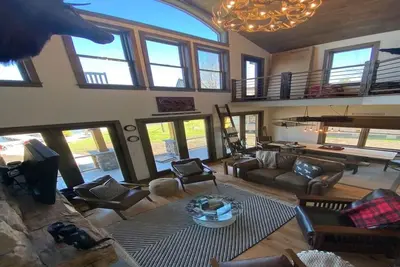 Image de New Custom Adirondack Lakefront Home! Rare Find!