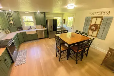 Image de 6br Farmhouse Retreat: Country, Family, and Fun