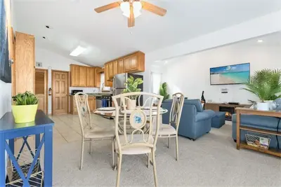 Image de Water Front Beach Bungalow- Sleeps 6 Firepit. Game Room Gazebo.