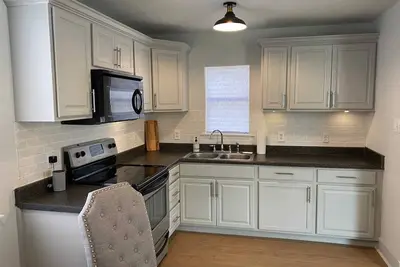 Image de Cozy home 2 blocks from beach