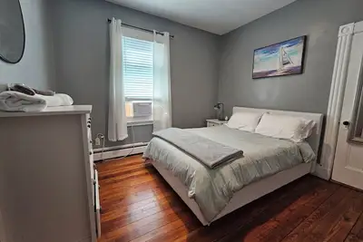 Image de Renovated 2br Newport Apartment - Walk to Thames Street