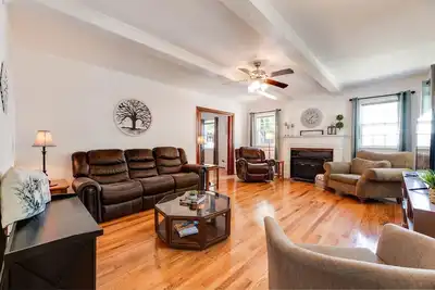 Image de Ecu Stadium & Stallings Stadium are walking distance from this charming home