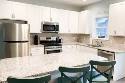 Image de Last Minute Opening for this weekend! Sleeps 12! Golf Cart to rent!