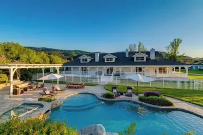 Image de Serene Modern Farmhouse Retreat on 10acres -Yoga Studio -hosts 16