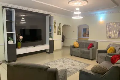 Image de Gorgeous 3 bedroom Flat in a serene estate wifi