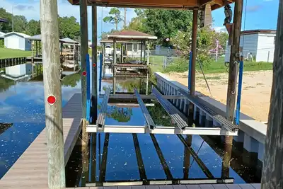 Image de Cozy canal front home. Minutes from Sebring International Raceway.