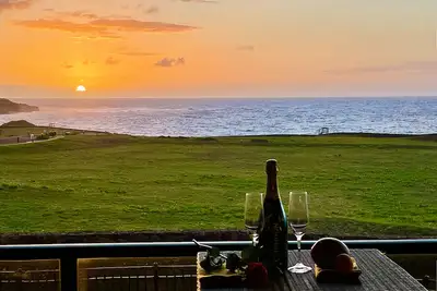 Image de Beautiful Breath-Taking Ocean Views w/ Ac, Upscale Furnishing, & Art.