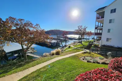 Image de Peaceful 1st floor lakeside condo minutes from Osage Beach and Ozark State Park