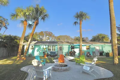 Image de Great rates - Great location with firepit, private yard and outdoor shower