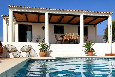 Image de Villa with lots of privacy, sitting areas and great views all around with large pool.