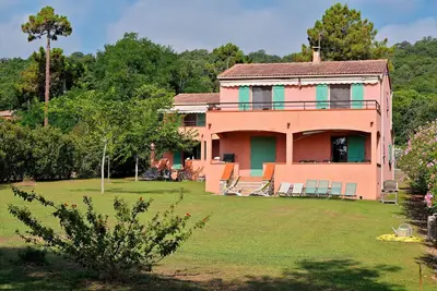 Villa pour 10 à 12 personnes en bord de mer.
