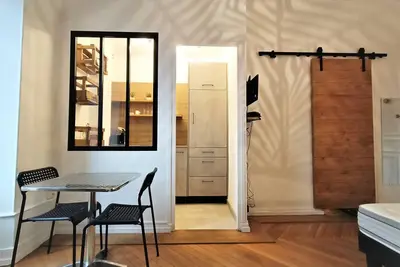 Image de Studio décoré et confortable avec balcon - Proche centre et Parc Floral, idéal pour 1-2 pers.