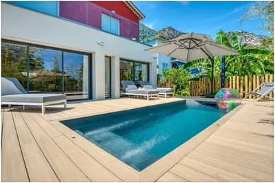 Image de Appartement dans villa proche mer avec piscine